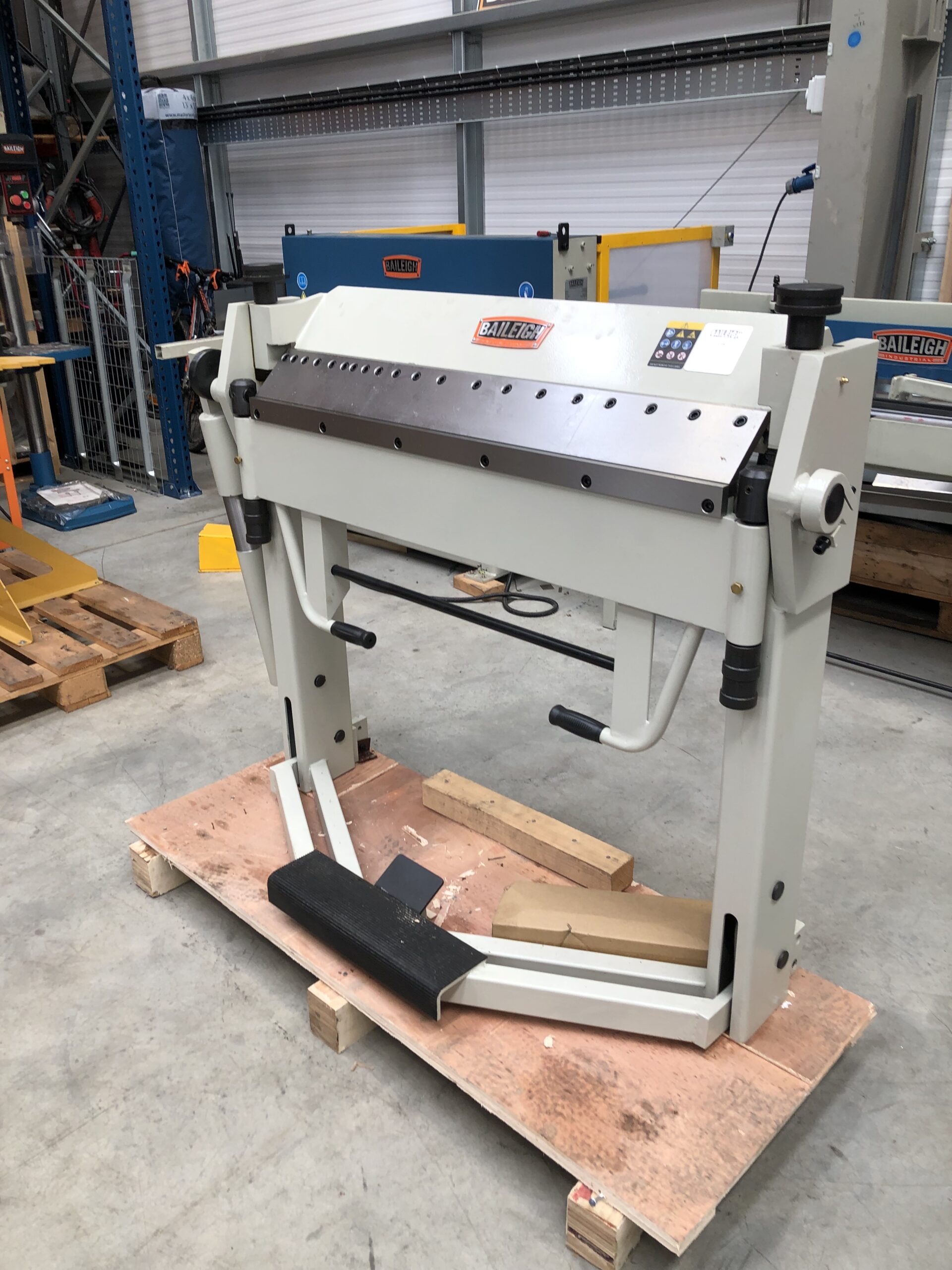 Baileigh BB-4012F Box & Pan Folder *Ex-Demo* 1 Baileigh BB-4012F Box & Pan Folder *Ex-Demo*